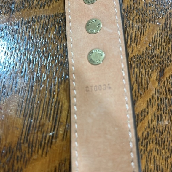 Authentic Louis Vuitton, gold leather belt, studded like new size 36 - Picture 4 of 4